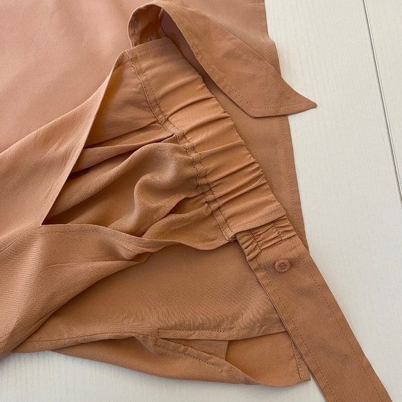 Vince 100% Silk Button Front Blouse w/Tie-Sleeve in Salmon Size Small - Picture 11 of 16